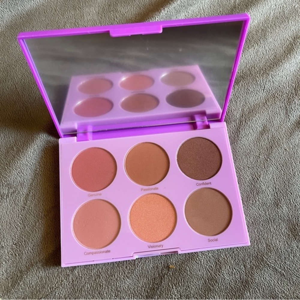 *NIB* 4 for 16$ REALHER You Are Brilliant Pro Blush Palette .66oz